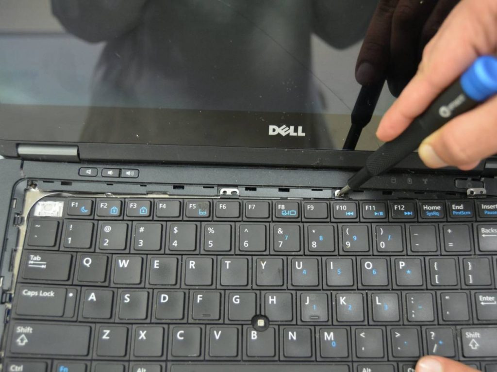 sửa bàn phím laptop bị liệt vì bị đổ chất lỏng