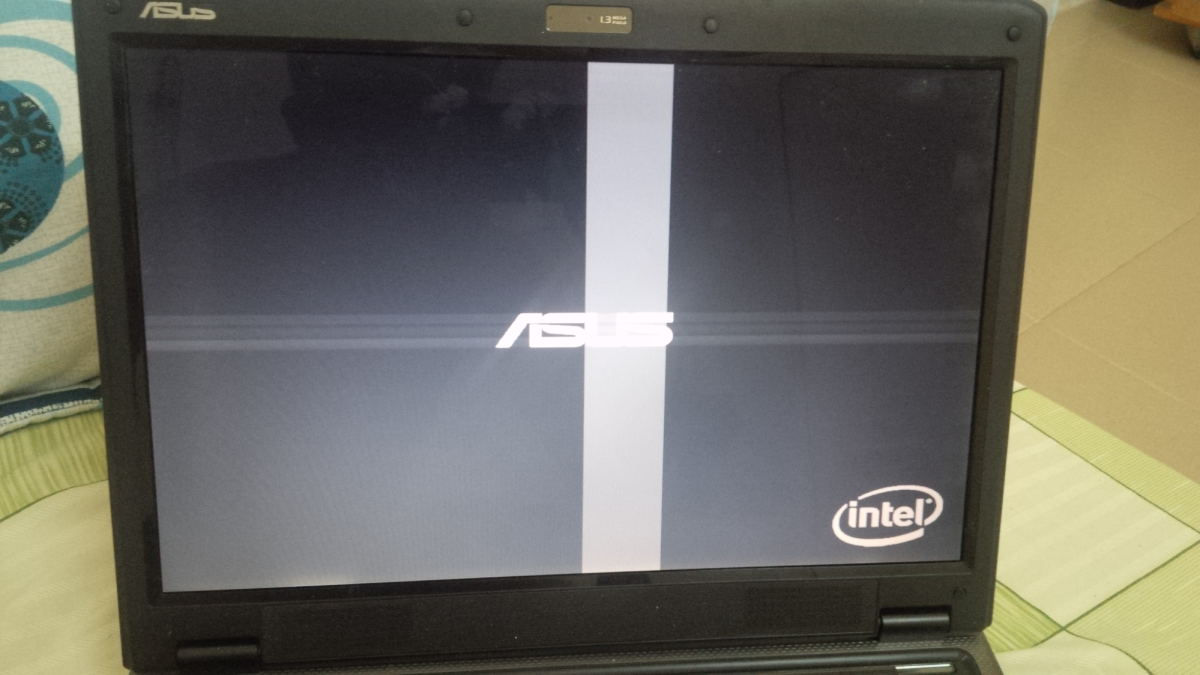 5+ cách sửa màn hình máy tính bị sọc ngang, dọc màu xanh đen