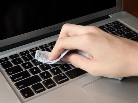 Cách vệ sinh bàn phím máy tính