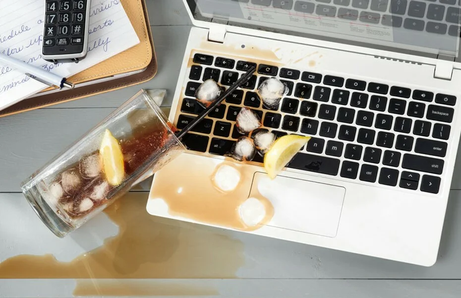 MacBook bị vô nước khiến loa rè 