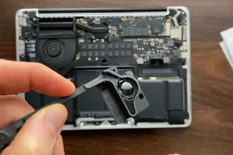 Có nên thay loa MacBook mới không?