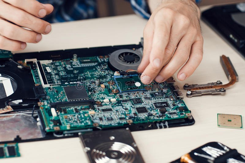Dịch vụ sửa laptop Dell Alienware uy tín tại Hồ Chí Minh